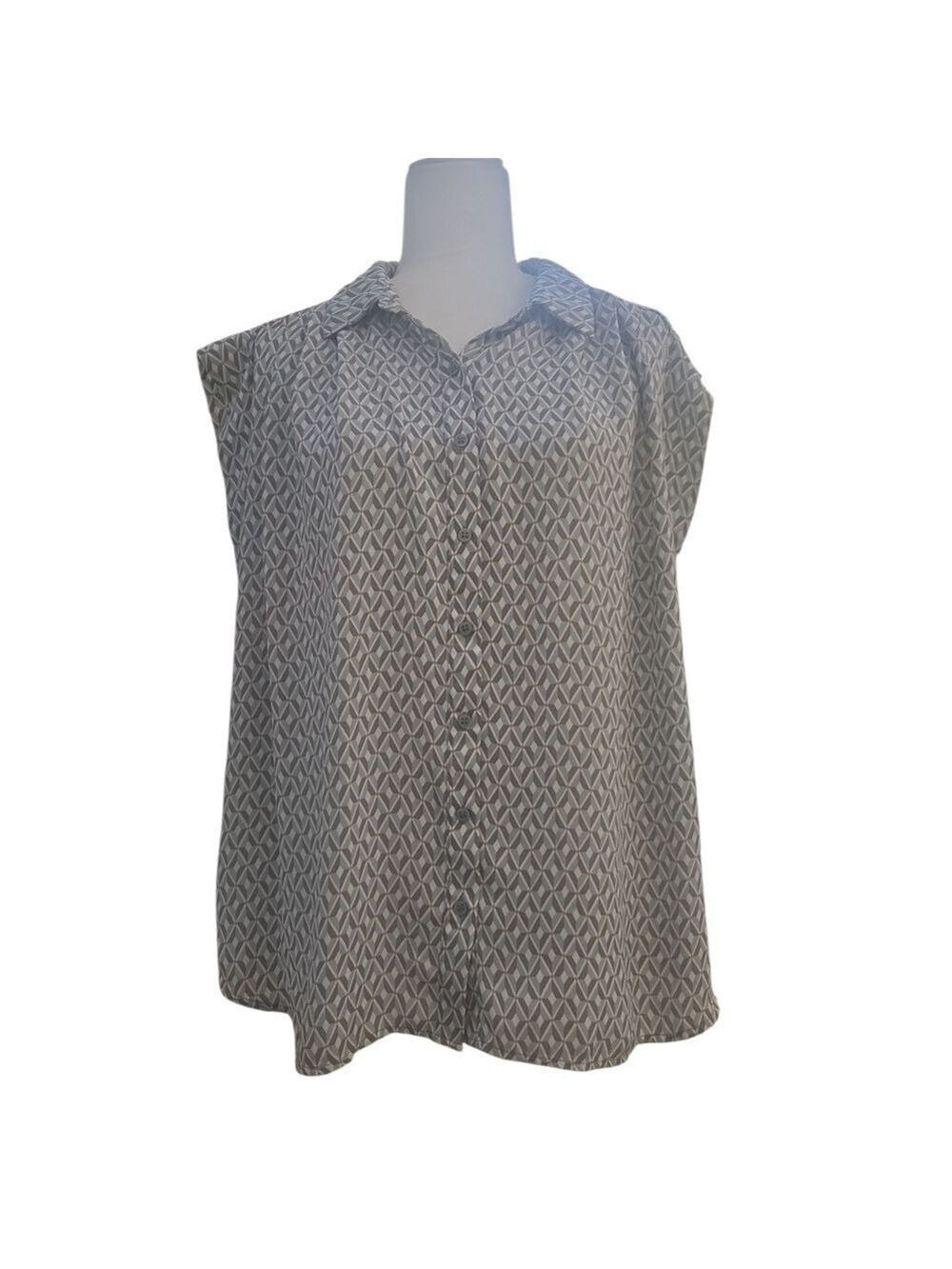 Pleione Gray Geometric Button Down Shirt